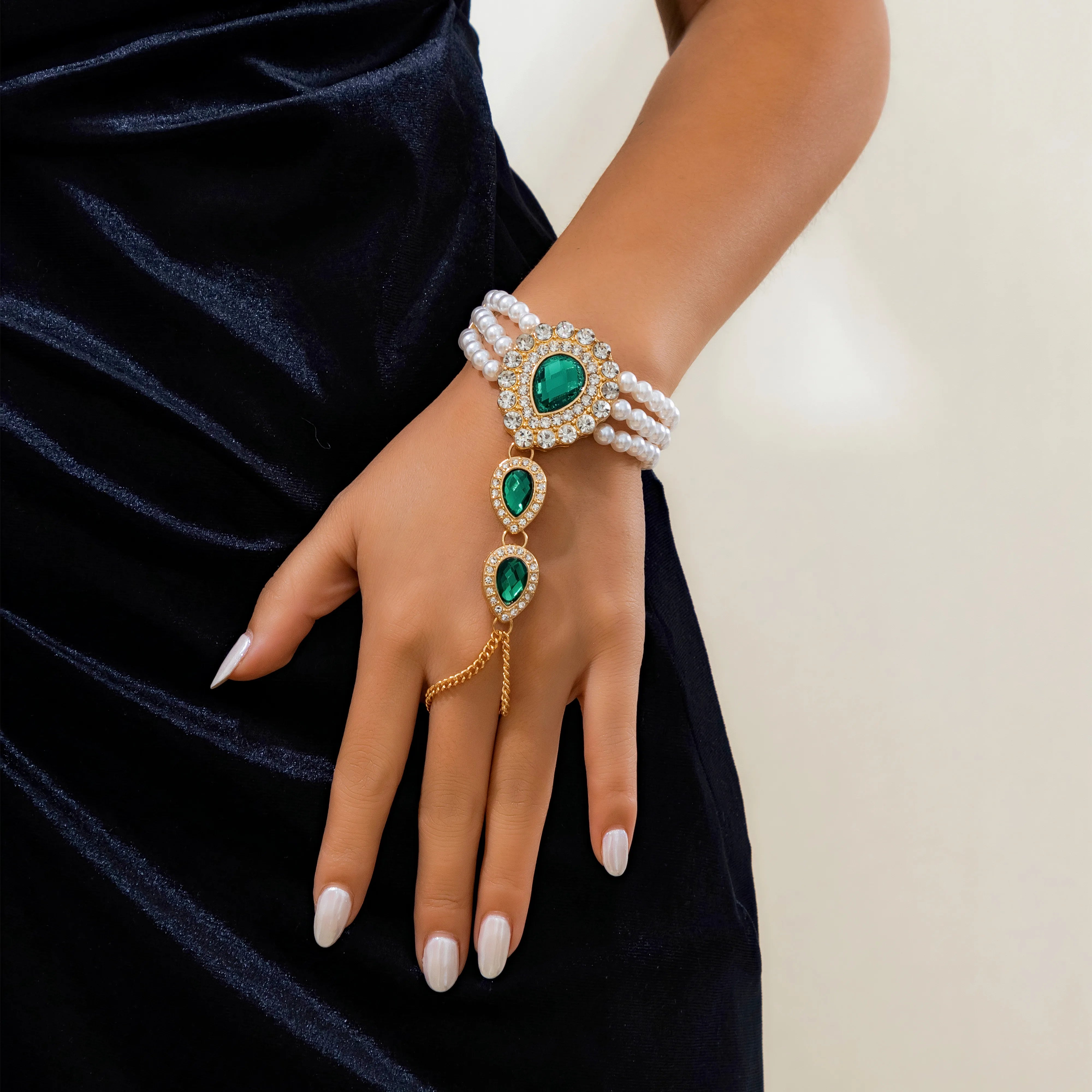 Imitation Pearl Beads & Green Crystal Choker Necklace for Women – Elegant Wedding Charm Collar Fashion Jewelry Accessories - JN Fashion Fusion