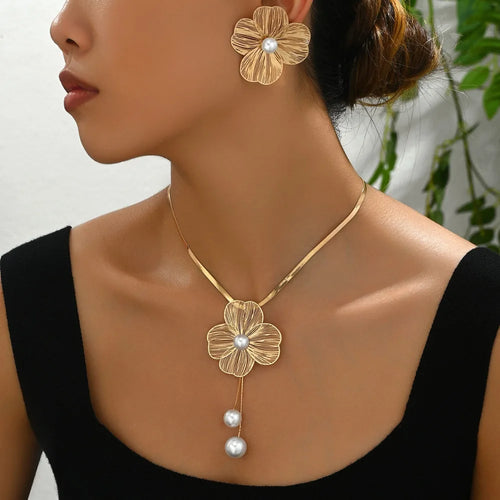 2pcs Set Luxury Personality Gold Color Stereo Flower Inlay Pearl Necklace Earrings Set for Women Wedding Paty Charm Jewelry Gift